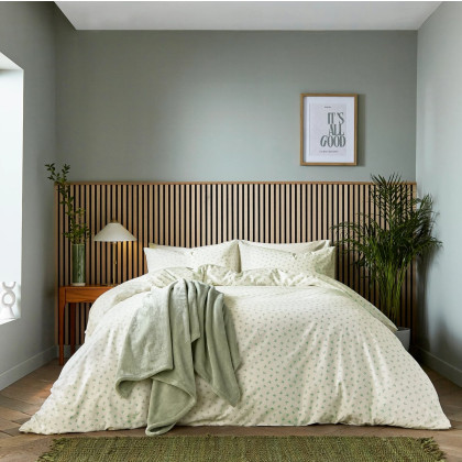 Helena Springfield Leaf Sprig Duvet Set in Green Helena Springfield Leaf Sprig Duvet Set in Green
