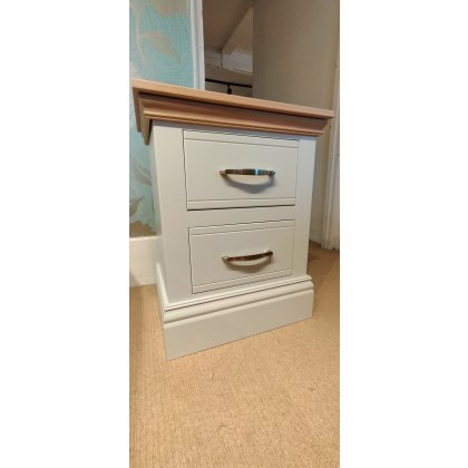 Ex-Display New England Oak Cap Small 2-Drawer Bedside Chest No1