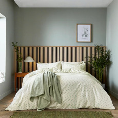 Helena Springfield Leaf Sprig Duvet Set in Green Helena Springfield Leaf Sprig Duvet Set in Green