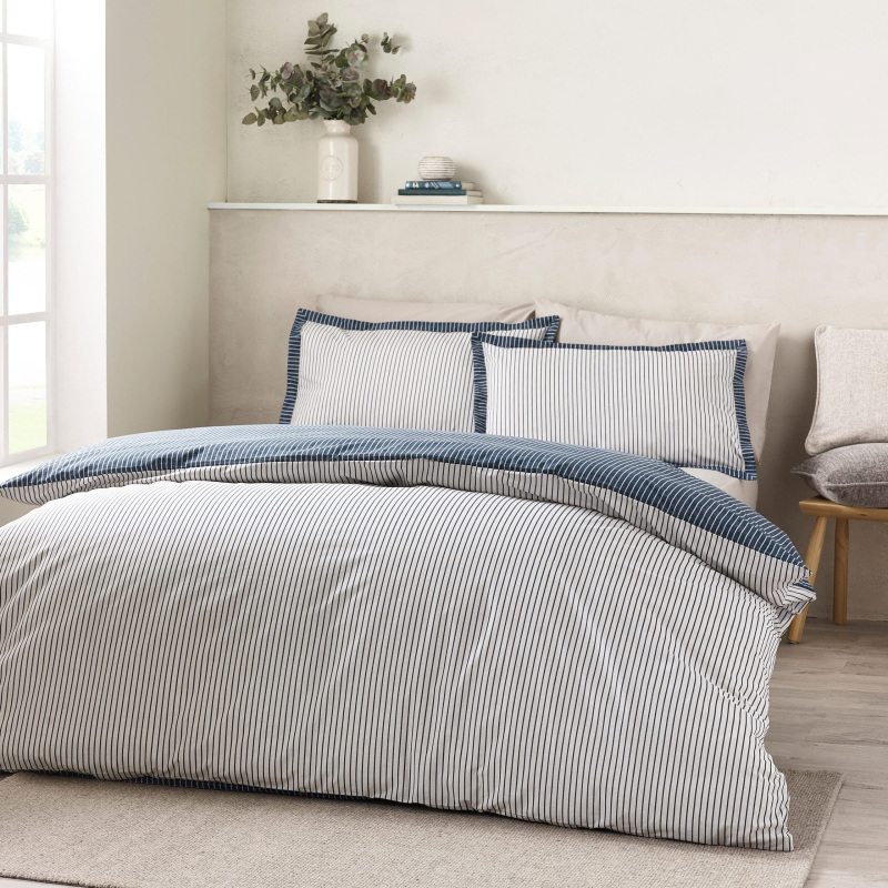 Catherine Lansfield Catherine Lansfield Oxford Pinstripe Duvet Set in Navy