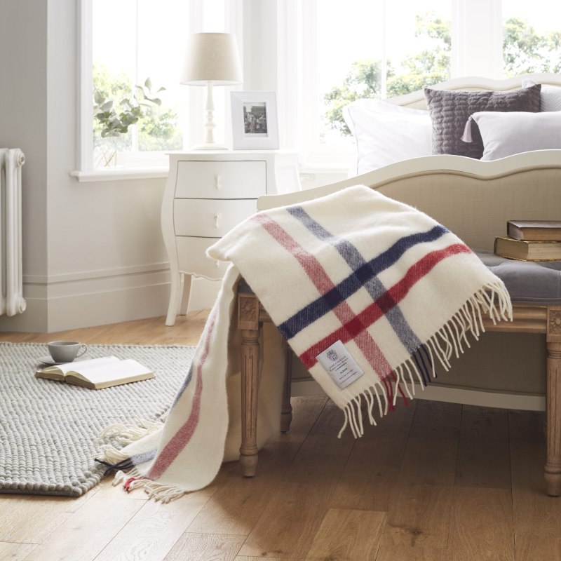 John Atkinson by Hainsworth John Atkinson by Hainsworth Pure Wool Throw – Albion