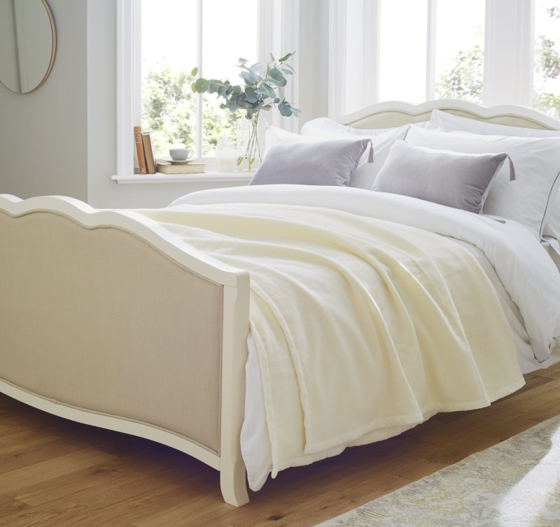 John Atkinson by Hainsworth John Atkinson by Hainsworth Pure Lambswool Blanket – Elizabeth Satin Bound