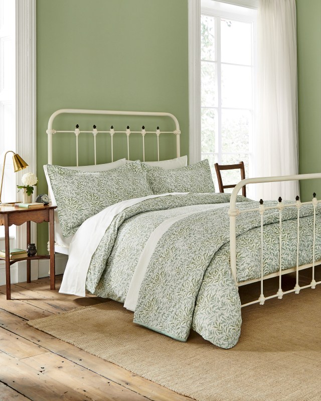 Morris Co Willow Bough Sage Green Main Bed   no throw and cushion HR