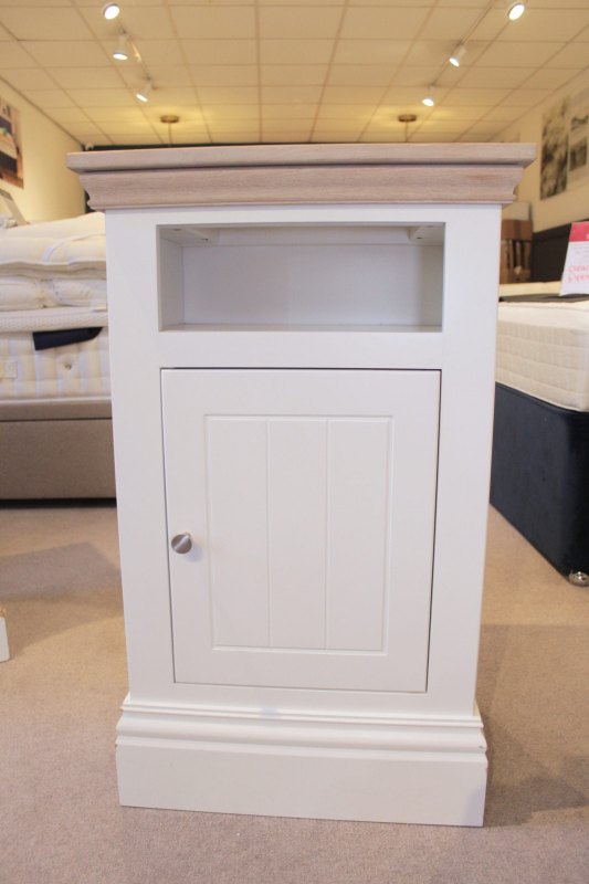 Peter Betteridge Collection Ex-Display New England Small One Door Open Shelf Bedside Cabinet