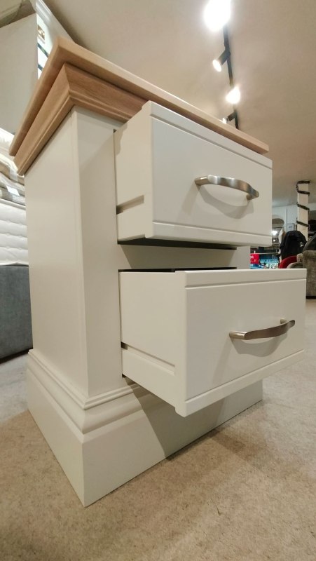 Peter Betteridge Collection Ex-Display New England Oak Cap Small 2-Drawer Bedside Chest No.2