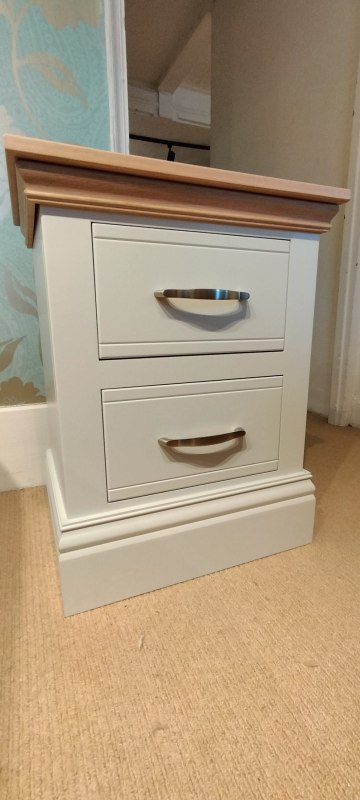 Peter Betteridge Collection Ex-Display New England Oak Cap Small 2-Drawer Bedside Chest No1