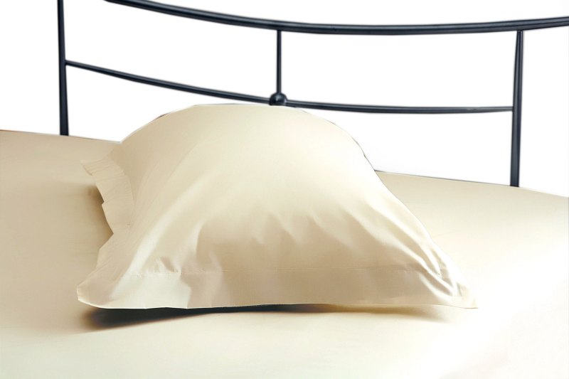 Belledorm Belledorm 200TC Cotton/Polyester Cream Oxford Pillowcase