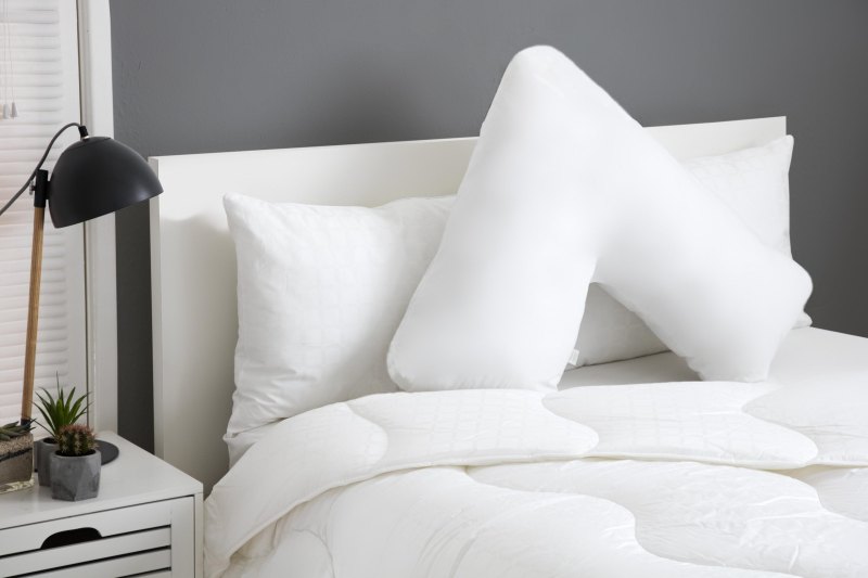 Belledorm Belledorm Hotel Suite V-Shape Pillow
