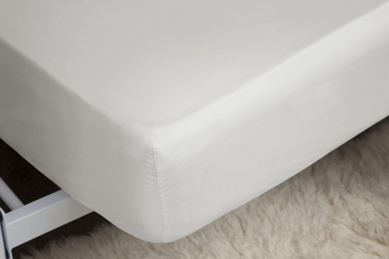 Belledorm Belledorm 200TC Cotton/Polyester Ivory Super Deep 46cm Fitted Sheet