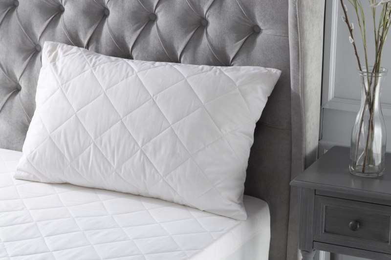 Belledorm Belledorm Hotel Suite Cotton Quilted Pillow Protector