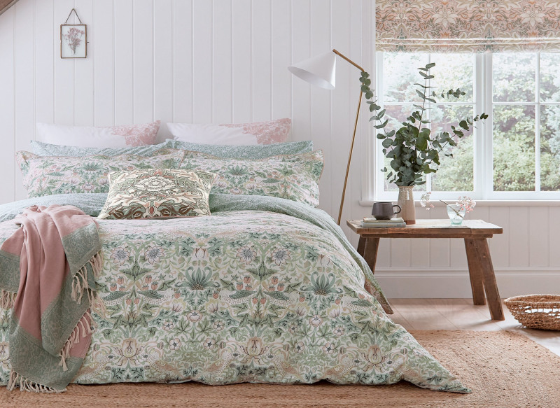 Morris & Co Morris & Co Strawberry Thief Duvet Set in Cochineal Pink