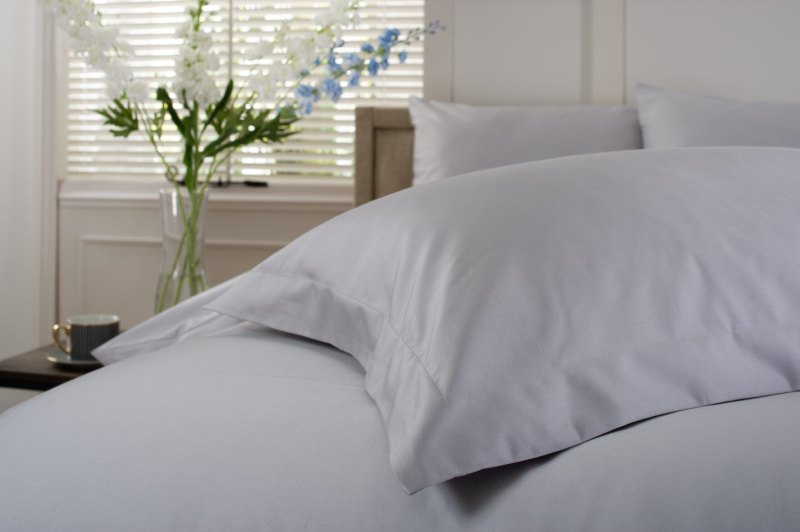 The Lyndon Company The Lyndon Company 800 Thread Count Sateen Platinum Oxford Pillowcase