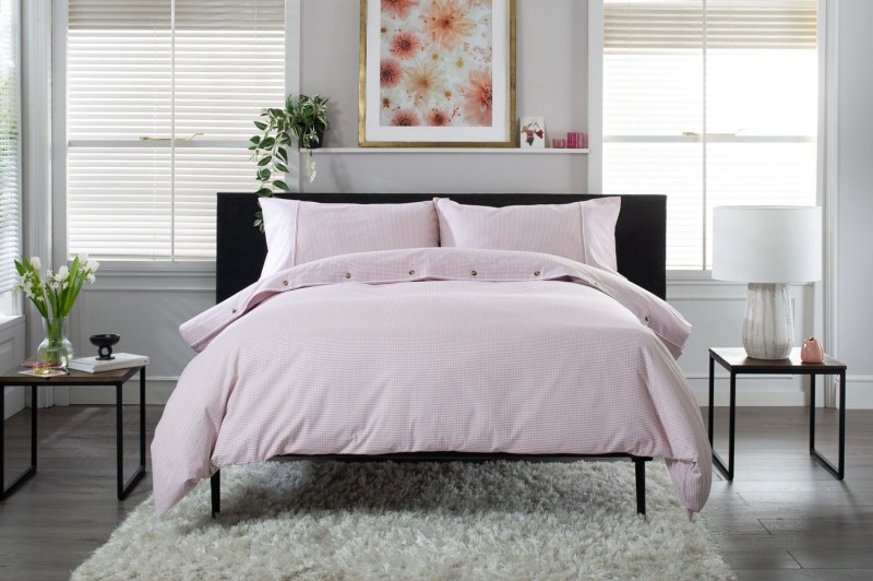 The Lyndon Company The Lyndon Company Gingham Rose Duvet Set