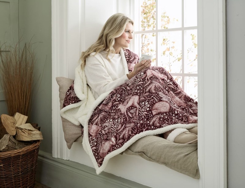 Deyongs Deyongs Woodland Folk Heated Sherpa Throw