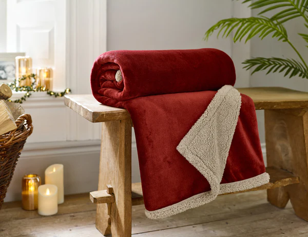 Deyongs Deyongs Hazelwood Sherpa Fleece Throw in Wine