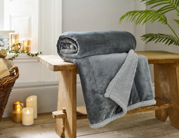 Deyongs Deyongs Hazelwood Sherpa Fleece Throw in Silver