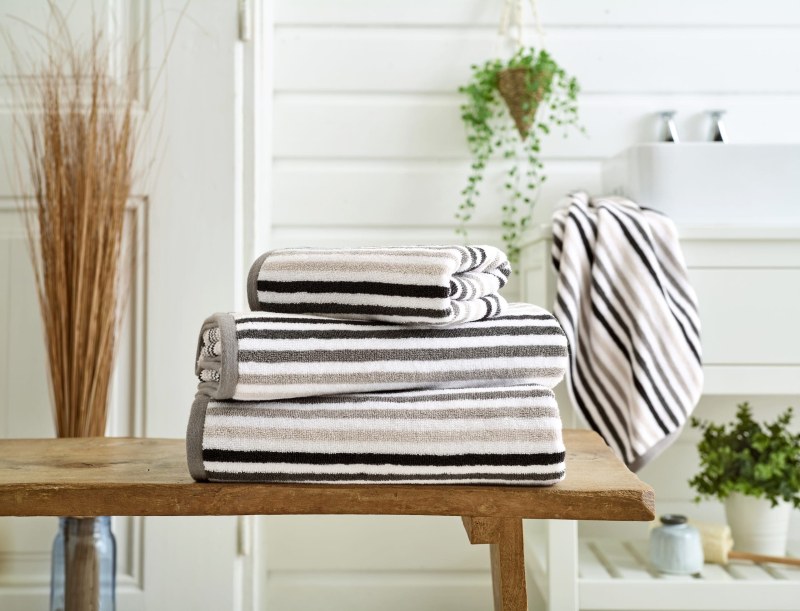 Deyongs Deyongs Bliss Linear Stripe Towels in Chrome