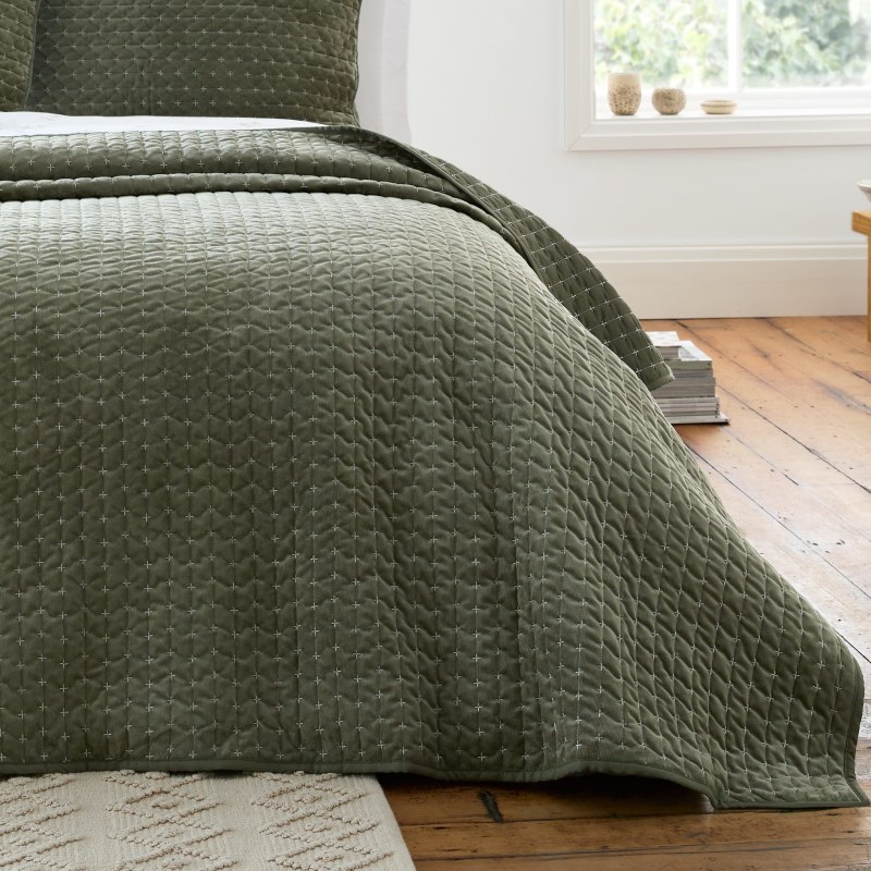 Bianca Bianca Attica Velvet Bedspread in Green