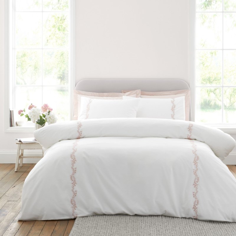 Bianca Bianca Camille Embroidered Floral Duvet Set in Pink