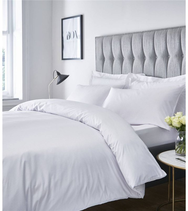 Catherine Lansfield Catherine Lansfield 300TC Satin Stripe White Duvet Set
